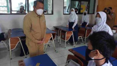 Wali Kota Tangsel Tinjau Pembelajaran Tatap Muka Hari Pertama Tingkat SMP