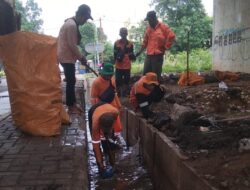 Dinas LH Kota Tangerang Normalisasi Drainase