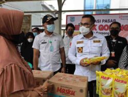 Pilar Apresiasi PT Indah Kiat Gelar Pasar Minyak Goreng Murah