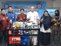 Mahasiswa Insan Pembangunan Suguhkan Air Laut Langsung Minum