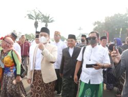 Jalan Sarungan Festival Al Azhom Diikuti Ribuan Warga 