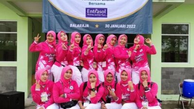 Para instruktur Sanggar Need berphoto bersama dalam salah satu kegiatan belum lama ini