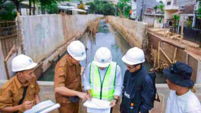 Percepat Pengendalian Banjir, Pilar Tinjau Pembangunan Turap di Puri Bintaro Indah