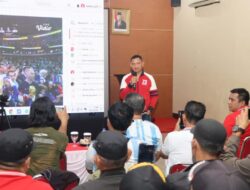 Nobar Bareng Ketua RW dan Jurnalis, Kapolrestro Tangerang Kota Doakan Indonesia Berkiprah di Piala Dunia