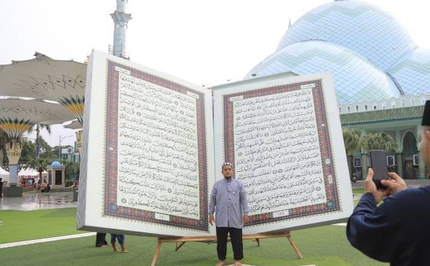 Festival Al-Azhom 2024 di Kota Tangerang: Pameran Al-Qur'an Raksasa Jadi Pusat Perhatian