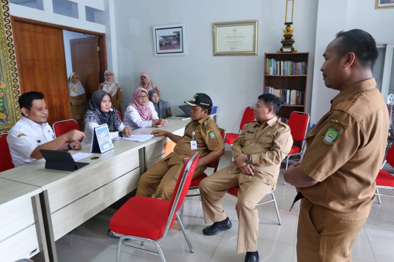 Pj Wali Kota Tangerang Tinjau Langsung PPDB Daring: Pastikan Zonasi Lancar dan Aman