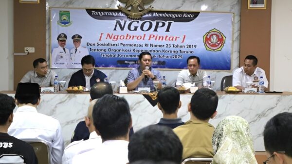 Wakil Wali Kota Tangerang bersama Pemuda Karang Taruna Periuk