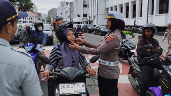 Petugas Polda Sumut melaksanakan Operasi Zebra Toba hari ke-4 dengan penindakan berbasis ETLE.