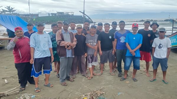 Nelayan Cisolok Sukabumi melaut di tengah keterbatasan