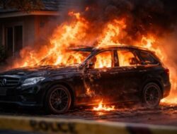Teror Molotov Demang: Mobil Mewah Hangus, Polisi Buru Pelaku Misterius