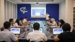 Peserta mengikuti pelatihan kelas literasi Artificial Intelligence di perpustakaan daerah Kota Tangerang.