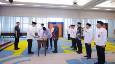 Wali Kota Tangerang Selatan melantik pejabat eselon II di Aula Blandongan Puspemkot Tangsel.