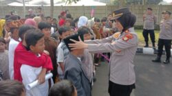 Siswa SD Sukasari 5 Tangerang berkunjung ke Polres Metro Tangerang Kota dalam rangka Hari Kartini.