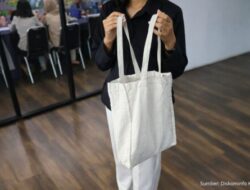 Pemkot Tangerang Ajak Warga Gunakan Tas Belanja Ramah Lingkungan di Tengah Kenaikan Harga Plastik