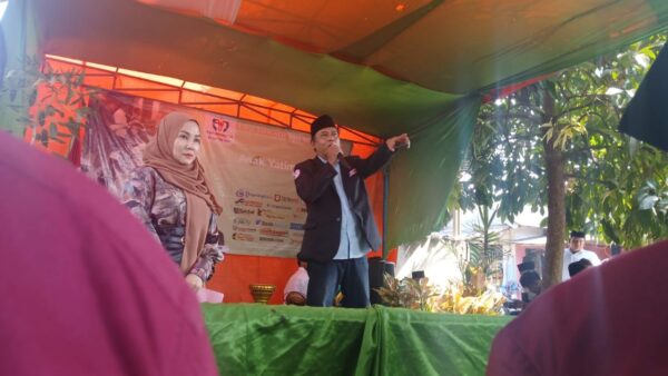 Ketua FWJI Korwil Tangerang memberikan sambutan pada peringatan HUT ke-3 organisasi wartawan di Kota Tangerang.