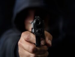 Viral Baku Tembak Curanmor di Citra Raya, Polisi Kejar Pelaku