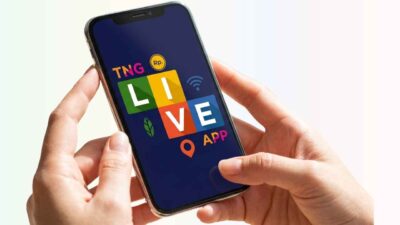Warga menggunakan layanan digital untuk membayar PBB-P2 dan BPHTB secara online di Kota Tangerang.