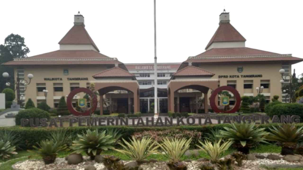 Ilustrasi pelayanan publik di Kota Tangerang dengan penerapan budaya antigratifikasi dan integritas ASN.