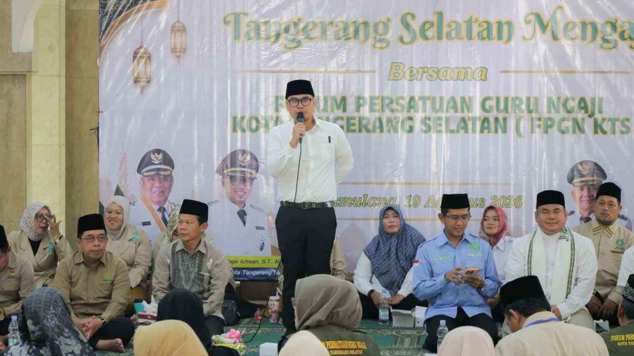 Pilar Saga Ichsan bersama guru ngaji Tangerang Selatan.
