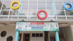 Anak-anak bermain dan belajar di TARA C-MORE Daycare Pemkot Tangerang Selatan.