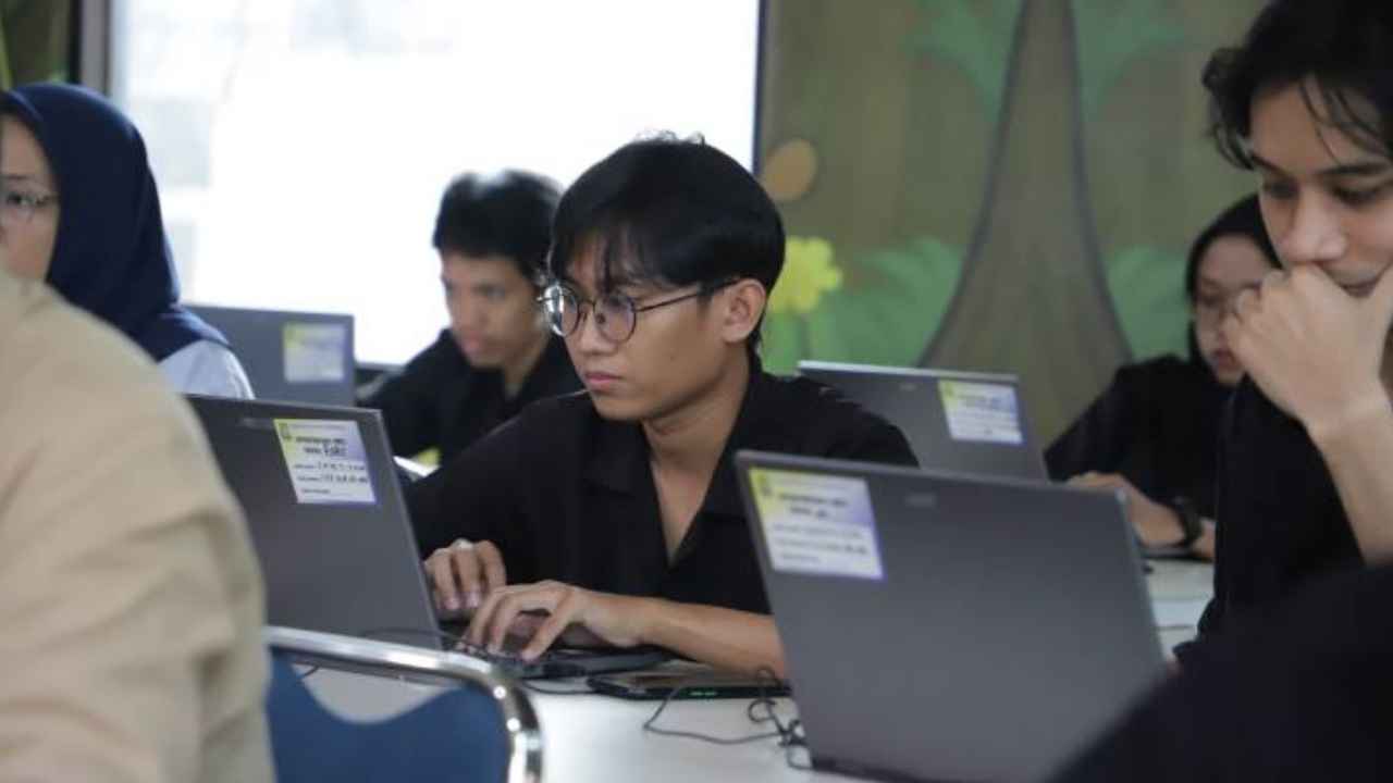 Peserta program Wirausaha Muda Jago AI Batch 3 Kota Tangerang mengikuti pelatihan pemanfaatan Artificial Intelligence untuk pengembangan bisnis.